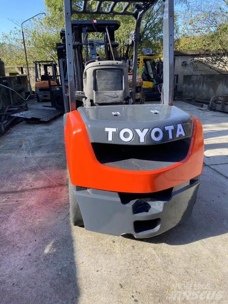 Toyota FD 30 Дизельні навантажувачі