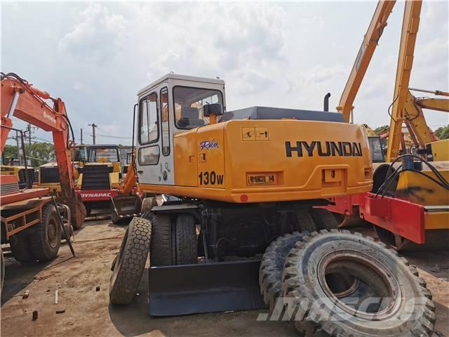 Hyundai R130WD Гусеничні екскаватори