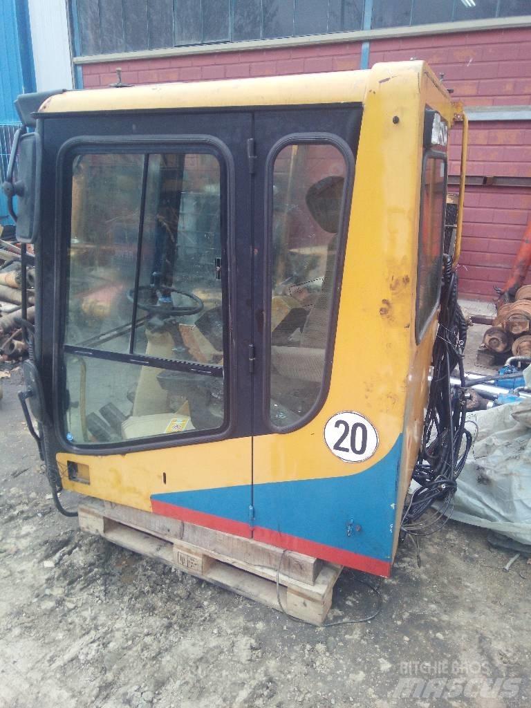 CAT M 320 Кабіна