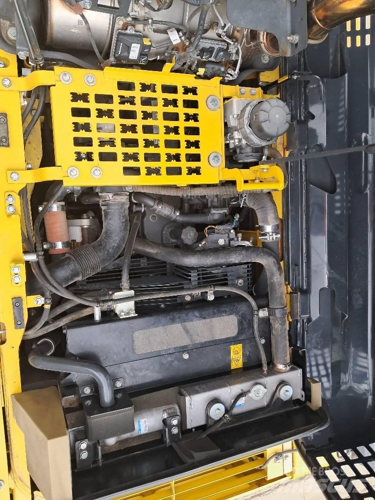 Komatsu PC210LCI-11 Гусеничні екскаватори
