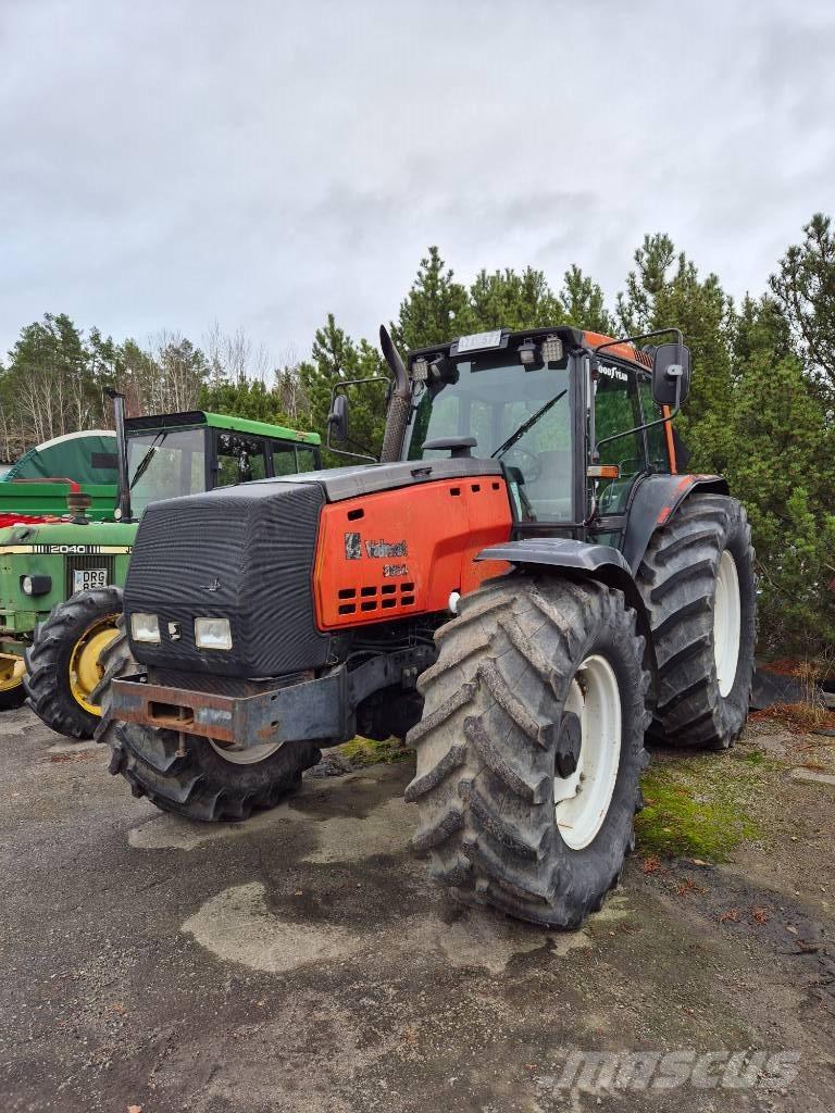 Valtra 8550 Трактори