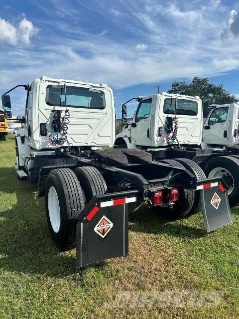 International MV607 Тягачі