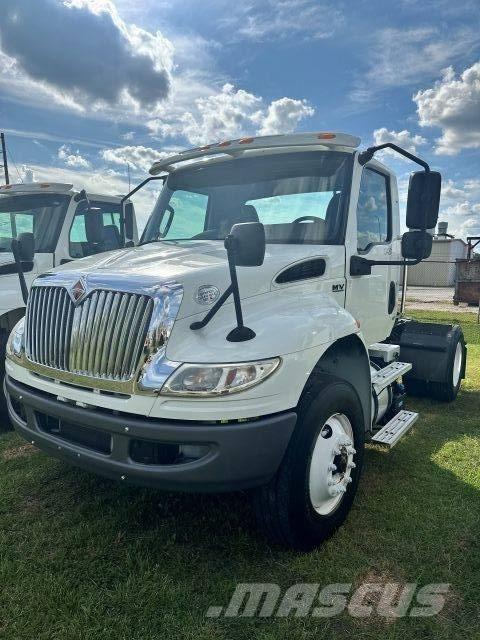 International MV607 Тягачі