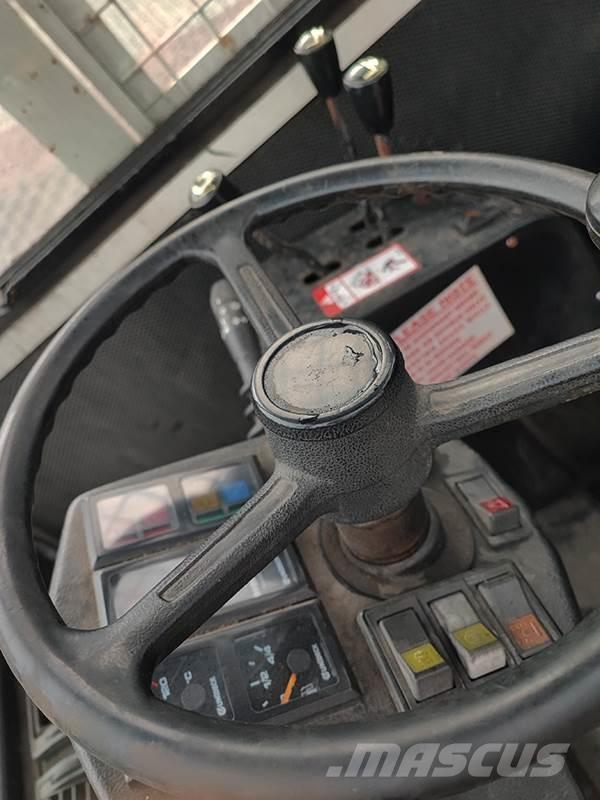 Commander C40SA Бокові навантажувачі