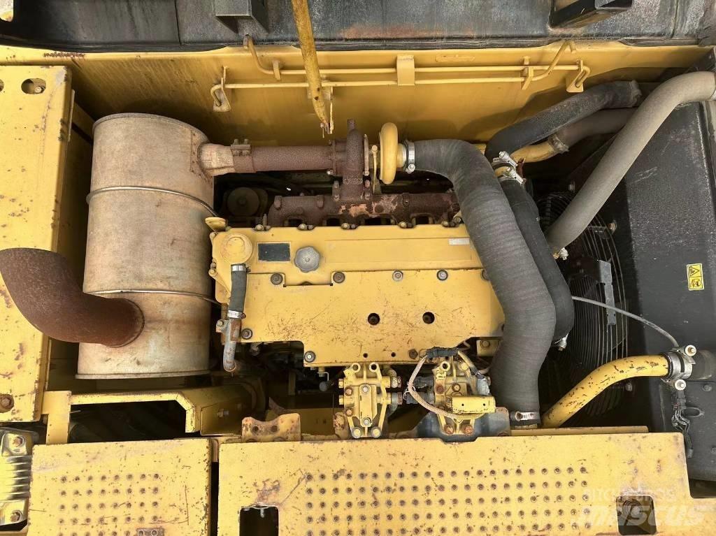 CAT 323D Гусеничні екскаватори
