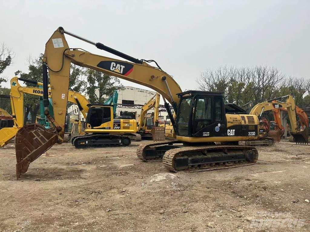 CAT 323D Гусеничні екскаватори