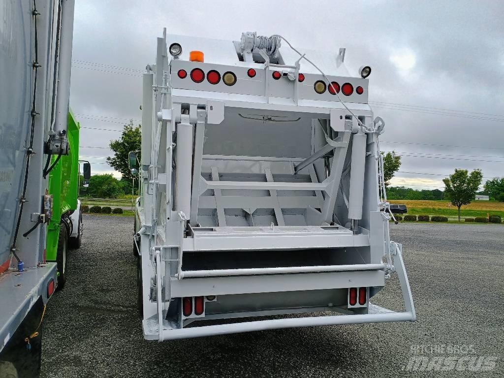 Sterling L7500 Сміттєвози