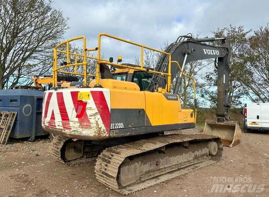Volvo EC 220 DL Гусеничні екскаватори