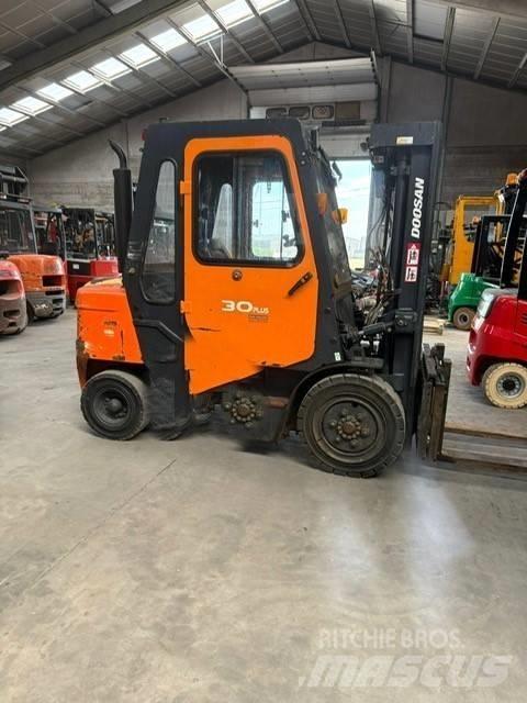 Doosan FD30 Дизельні навантажувачі