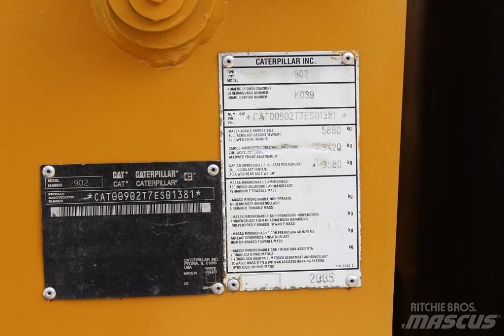CAT 902 Фронтальні навантажувачі