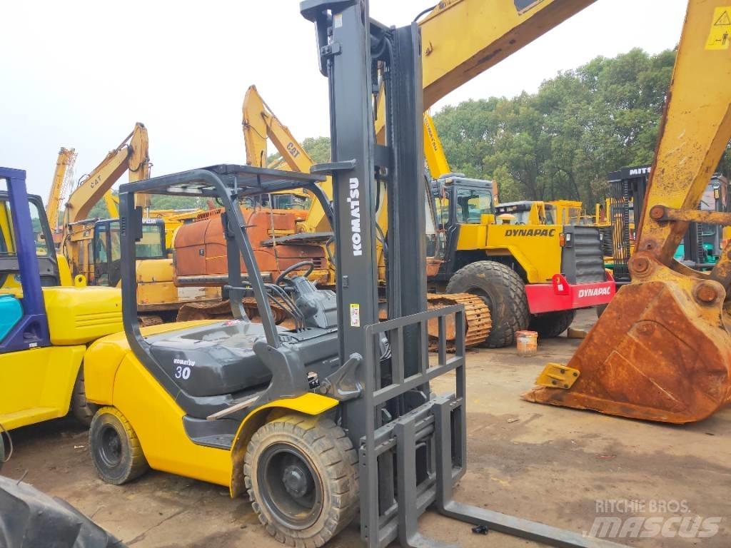 Komatsu FD 30 T-17 Дизельні навантажувачі