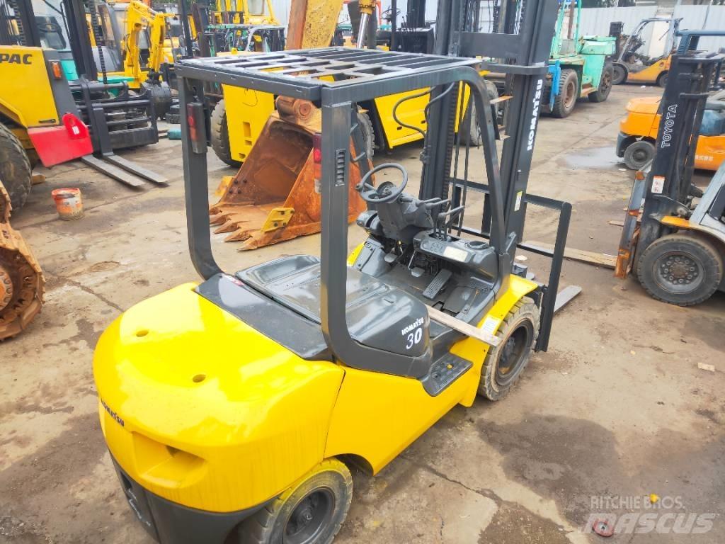 Komatsu FD 30 T-17 Дизельні навантажувачі