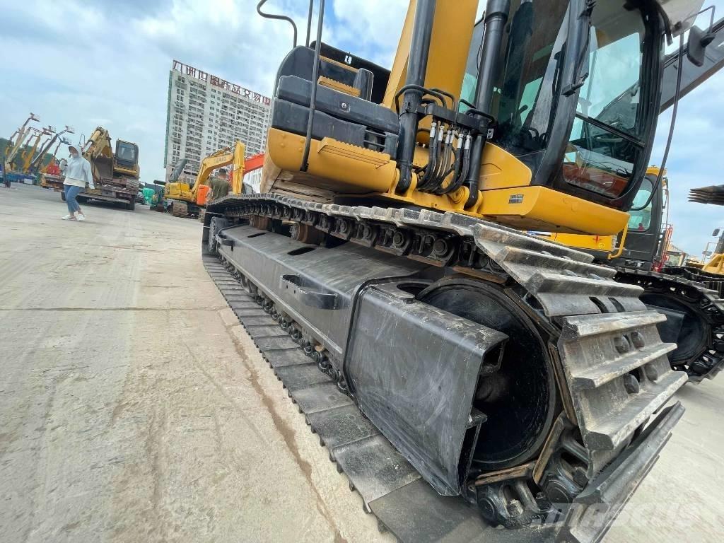 CAT 323 D Гусеничні екскаватори