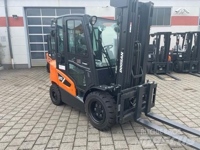 Doosan D35C-9 Дизельні навантажувачі
