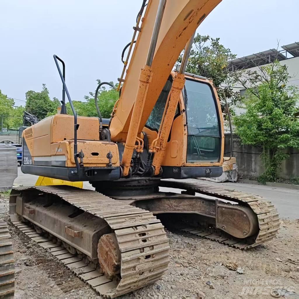 Hyundai Robex 220-9 Гусеничні екскаватори