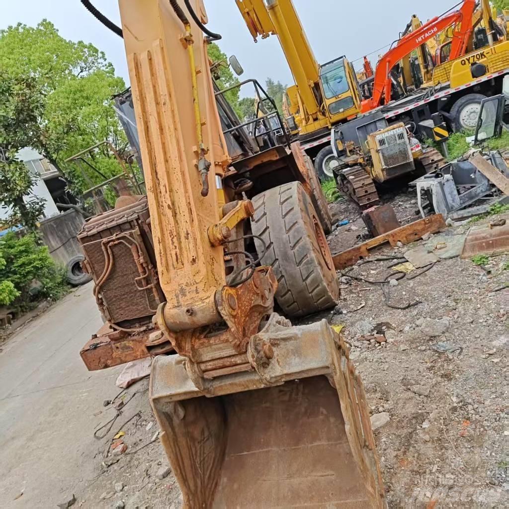 Hyundai Robex 220-9 Гусеничні екскаватори