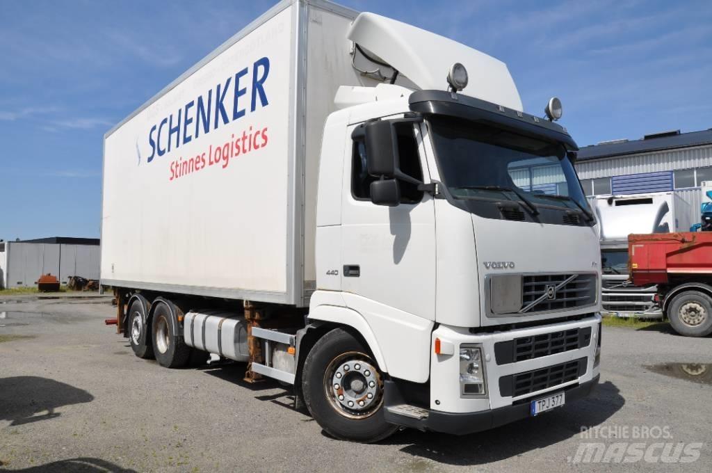 Volvo FH440 6X2 Фургони