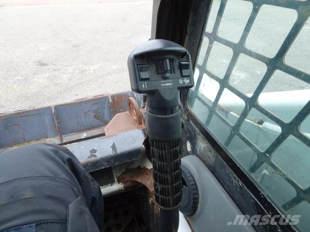 Bobcat 873 Міні-навантажувачі