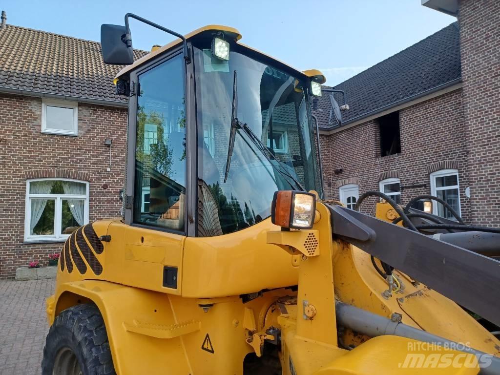 Volvo L 30 B Фронтальні навантажувачі