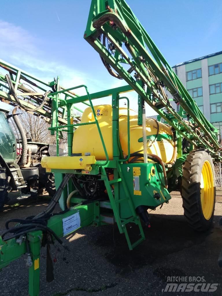 John Deere 732 Причіпні обприскувачі
