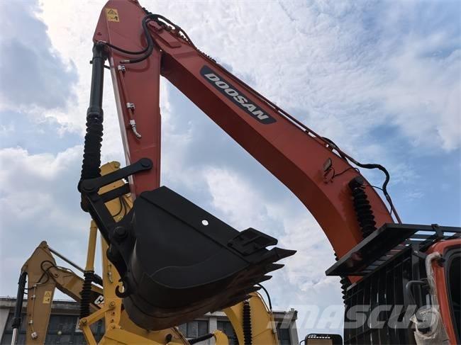 Doosan DX 225 LC Гусеничні екскаватори