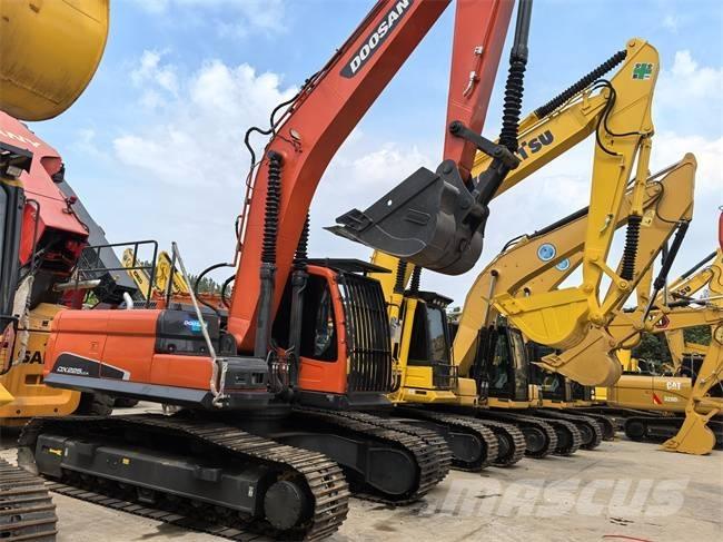 Doosan DX 225 LC Гусеничні екскаватори