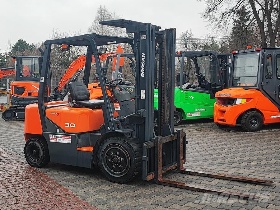 Doosan D30G Дизельні навантажувачі