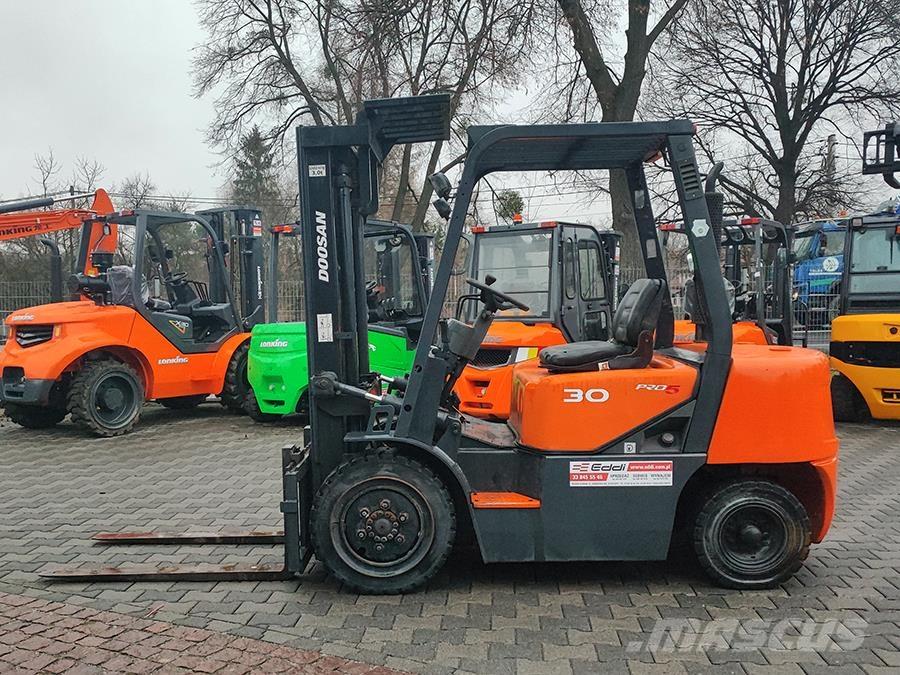 Doosan D30G Дизельні навантажувачі