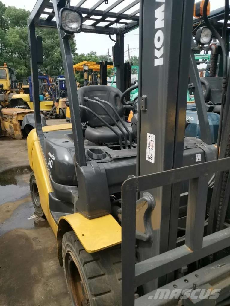 Komatsu 30 Телескопічні навантажувачі