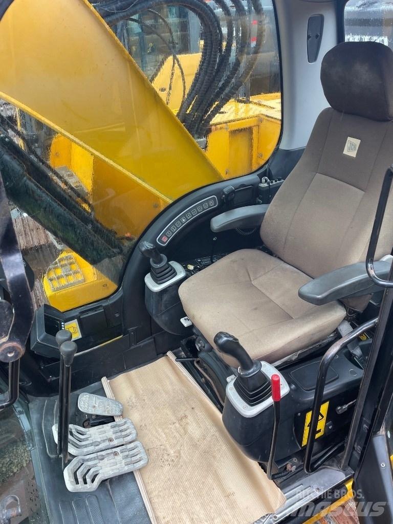 JCB JZ140LC Гусеничні екскаватори