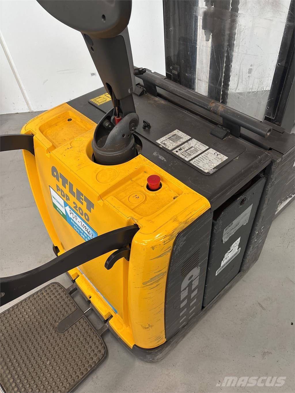 Atlet PDP200 Самохідні електроштабелери