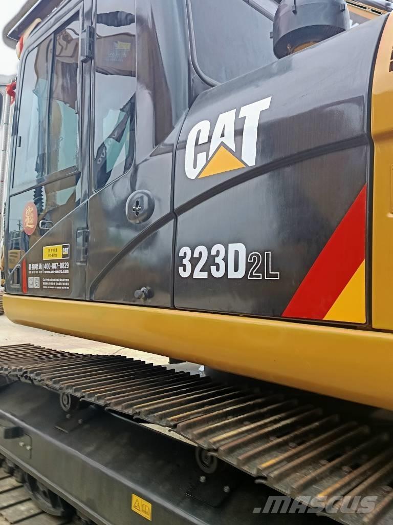 CAT 323 D2L Гусеничні екскаватори