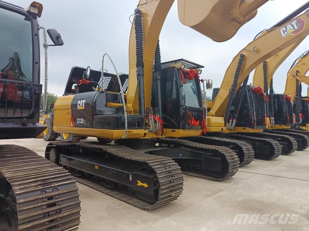CAT 323 D2L Гусеничні екскаватори