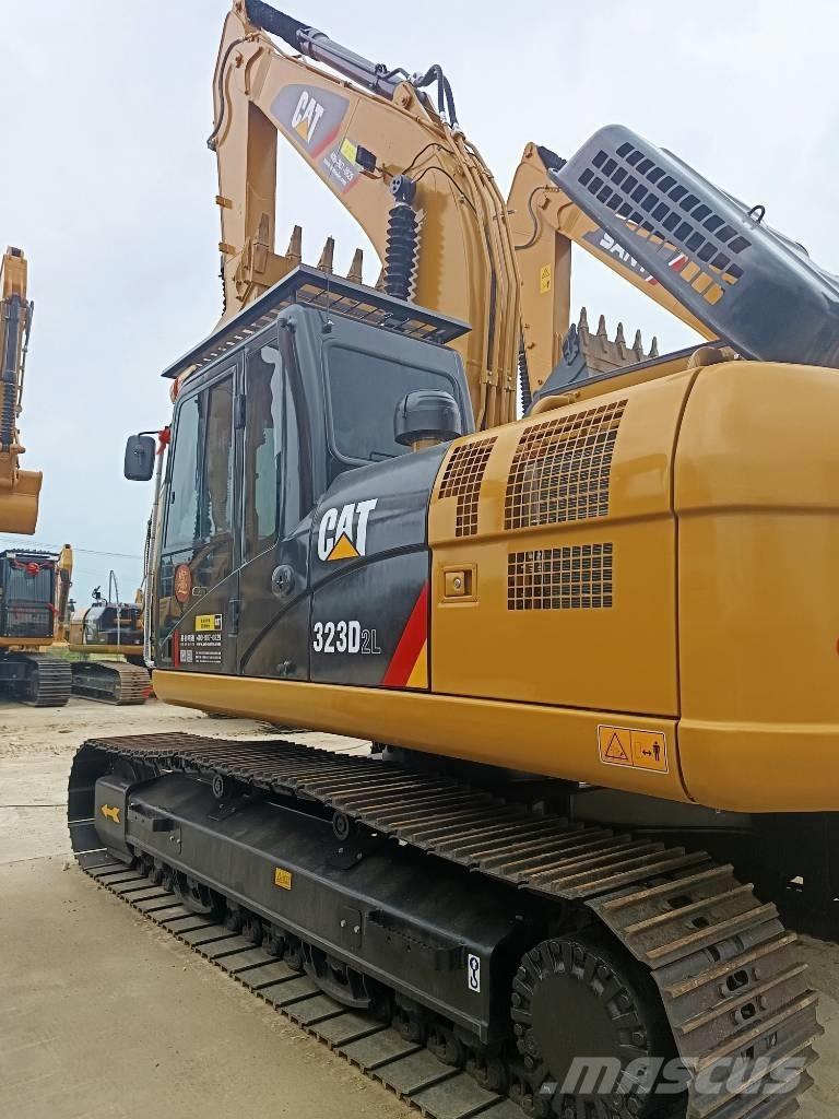 CAT 323 D2L Гусеничні екскаватори