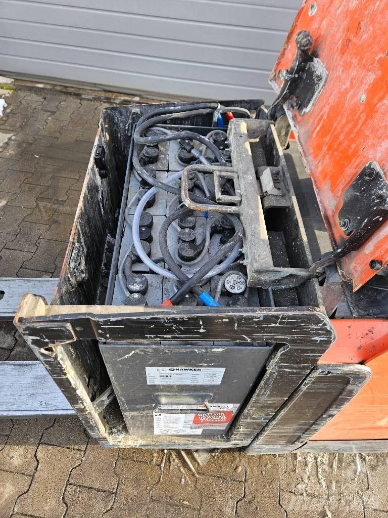 BT LPE 250 Електронавантажувачі
