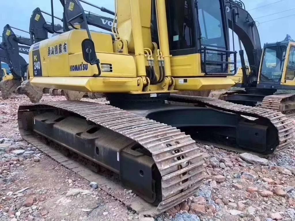 Komatsu PC 240 Гусеничні екскаватори