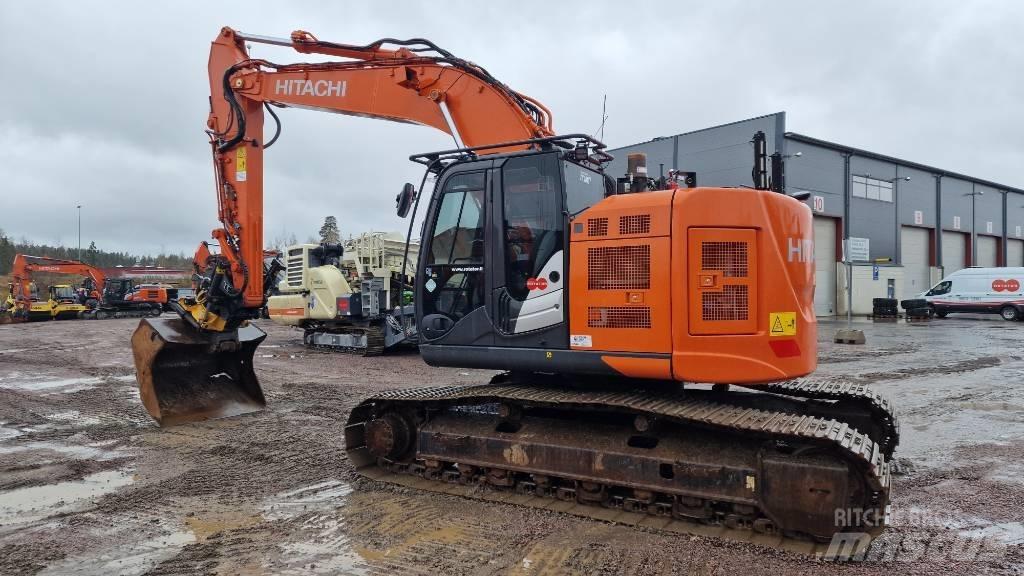 Hitachi ZX225USLC-6 Гусеничні екскаватори