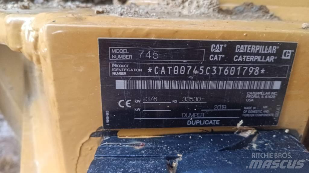 CAT 745 Зчленовані самоскиди