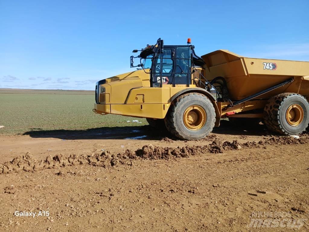 CAT 745 Зчленовані самоскиди