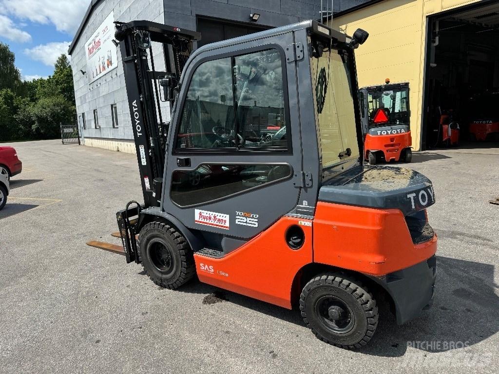 Toyota 52-8FDF25 Дизельні навантажувачі
