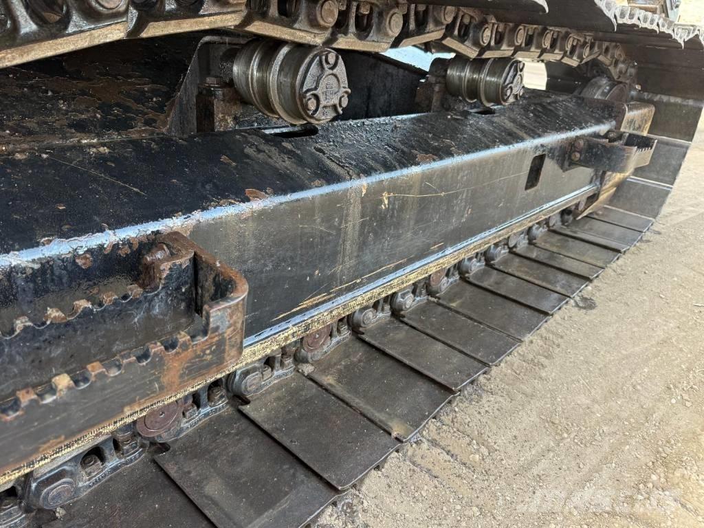 JCB JS 131 Гусеничні екскаватори