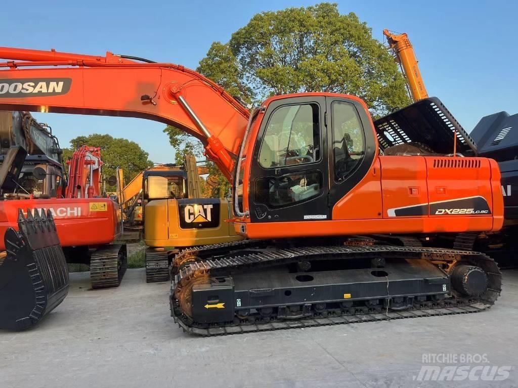 Doosan DX225LC-9C Гусеничні екскаватори