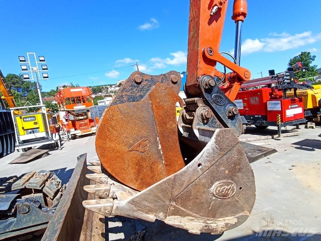 Hitachi ZX 135 US-6 Гусеничні екскаватори