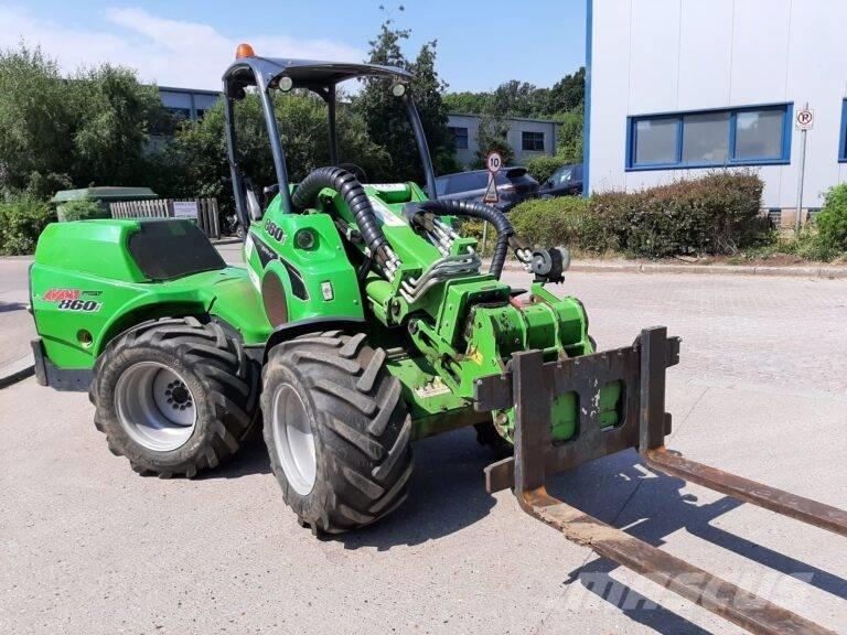 Avant 860 i Багатофункціональне обладнання для вантажних і землекопальних робіт