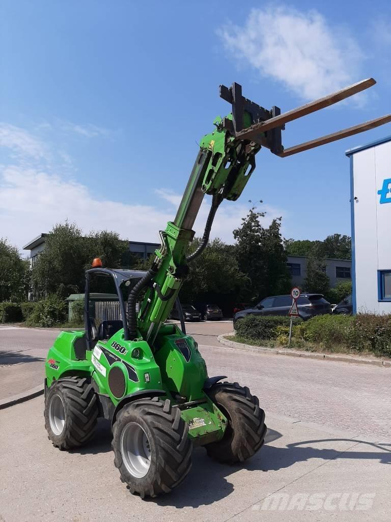 Avant 860 i Багатофункціональне обладнання для вантажних і землекопальних робіт