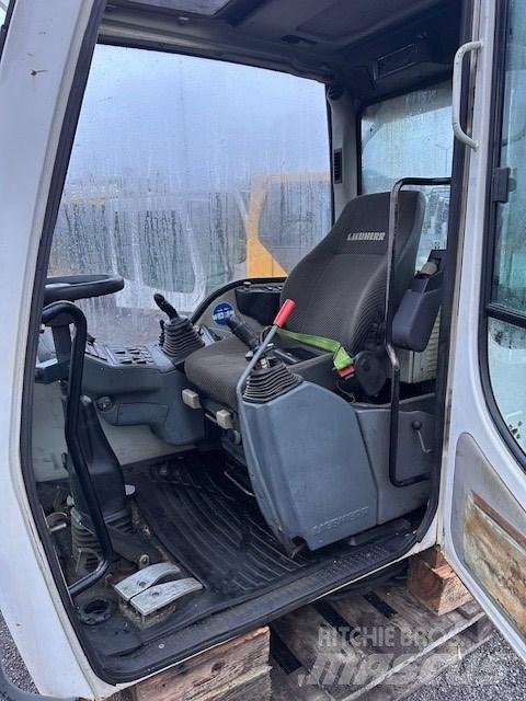Liebherr A 314 CAB Кабіна
