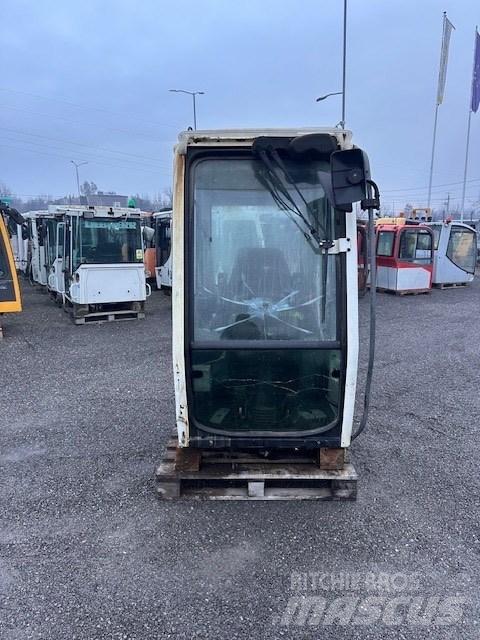 Liebherr A 314 CAB Кабіна