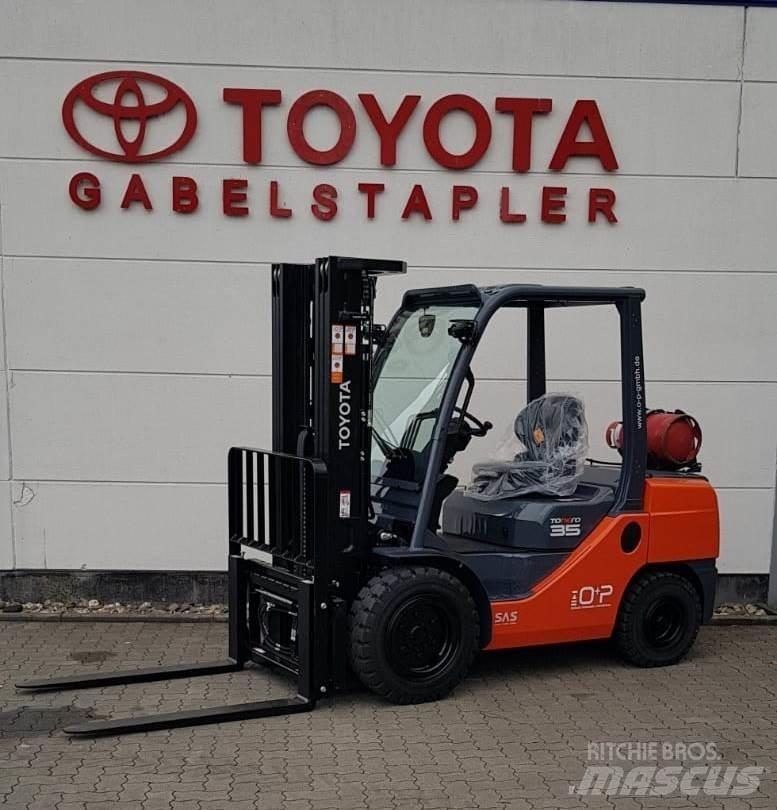 Toyota 02-8FGJF35 Газові навантажувачі