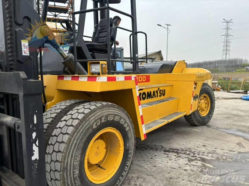 Komatsu FD 200 Дизельні навантажувачі