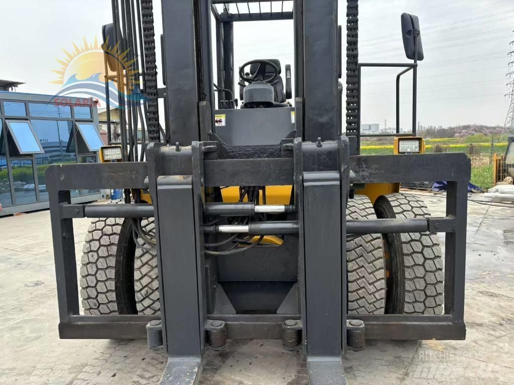 Komatsu FD 200 Дизельні навантажувачі